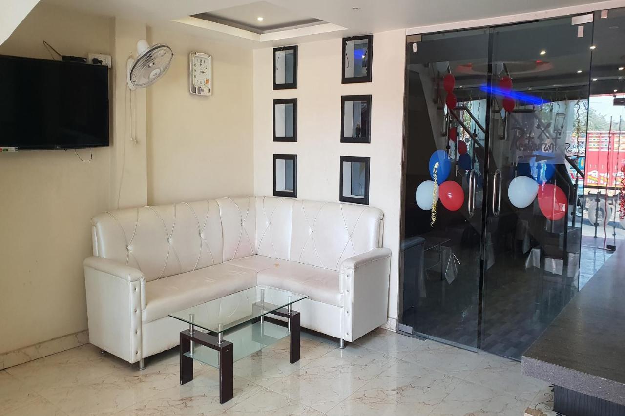 Oyo 27750 Bhagwati Residency Hotel Mirzapur Ngoại thất bức ảnh