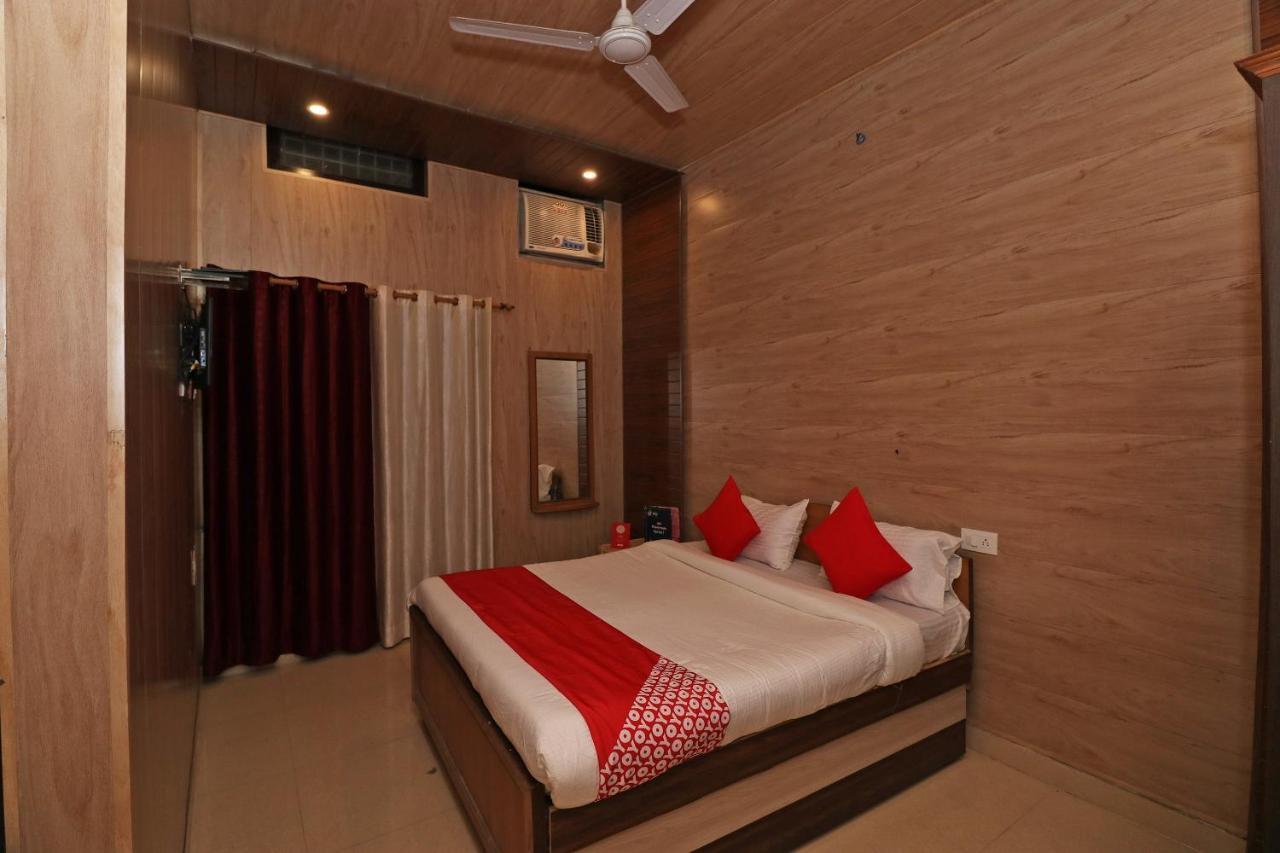 Oyo 27750 Bhagwati Residency Hotel Mirzapur Ngoại thất bức ảnh
