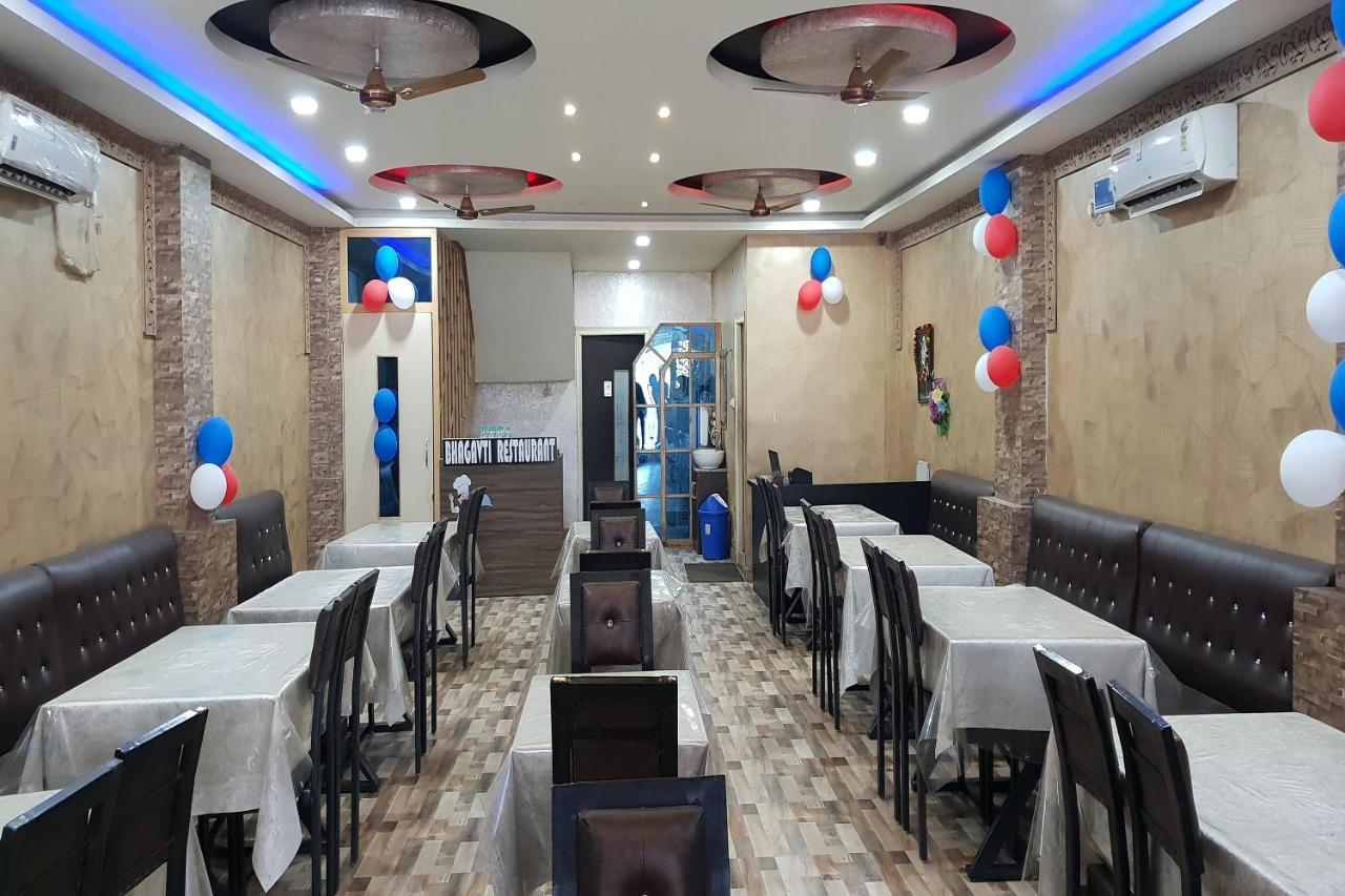 Oyo 27750 Bhagwati Residency Hotel Mirzapur Ngoại thất bức ảnh